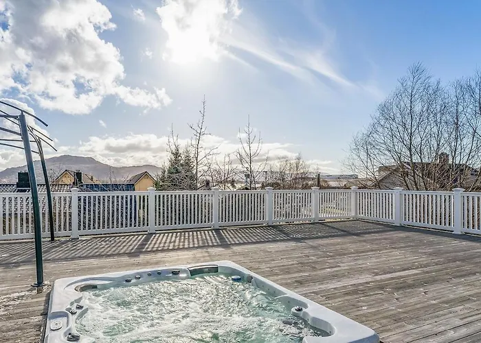 Casa Knott 4 Bedroom Σπίτι διακοπών Ulsteinvik